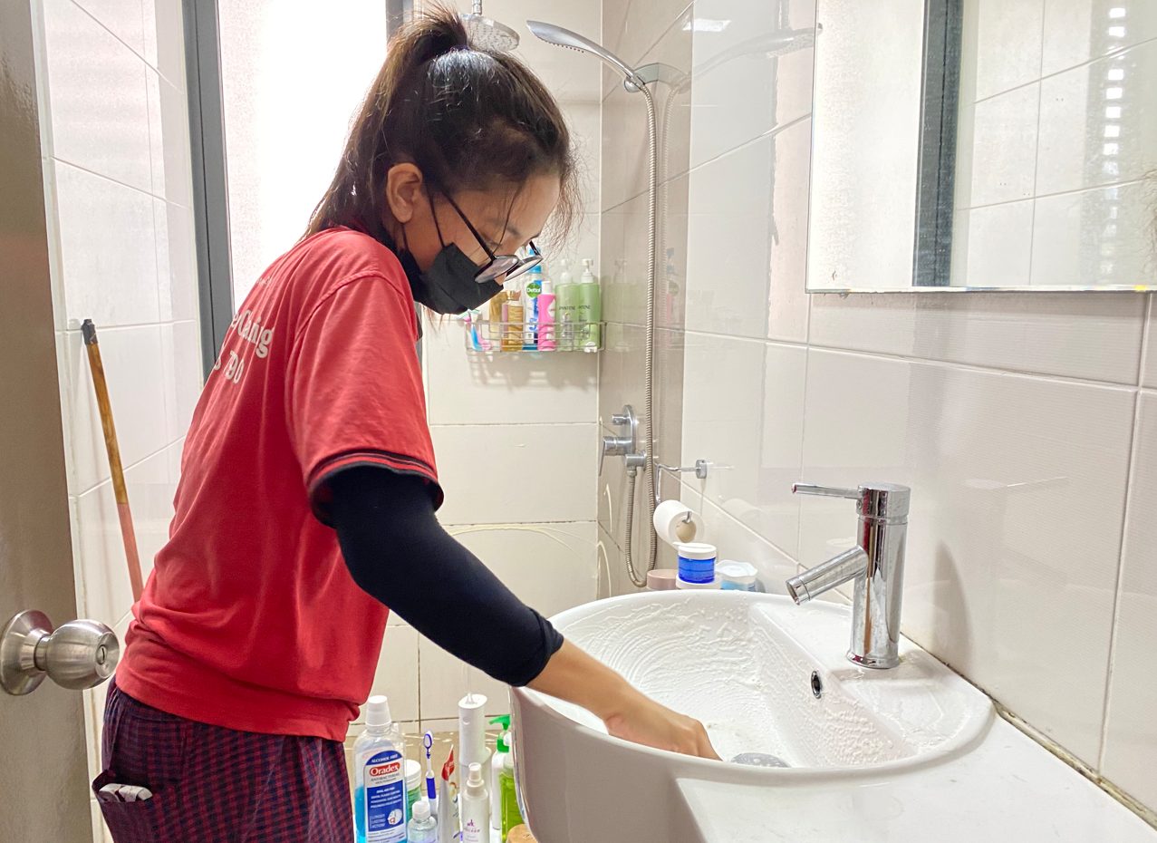 Ultra Cleaning specialist cleaning a bathroom in Kapar