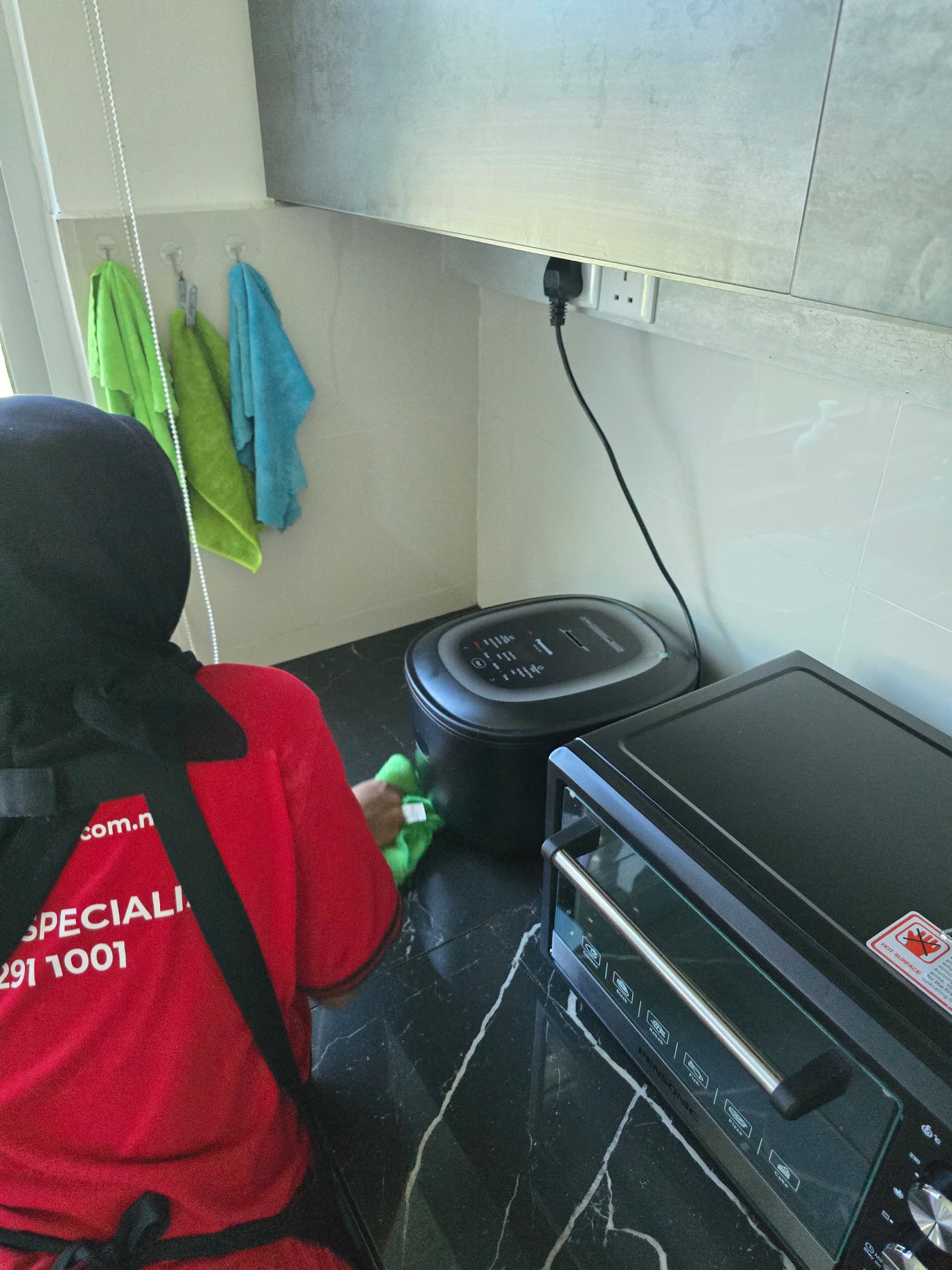 Ultra Cleaning specialist polishing a kitchen countertop